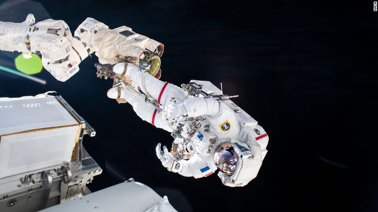 210622164600-01-iss-kimbrough-pesquet-spacewalk-exlarge-169