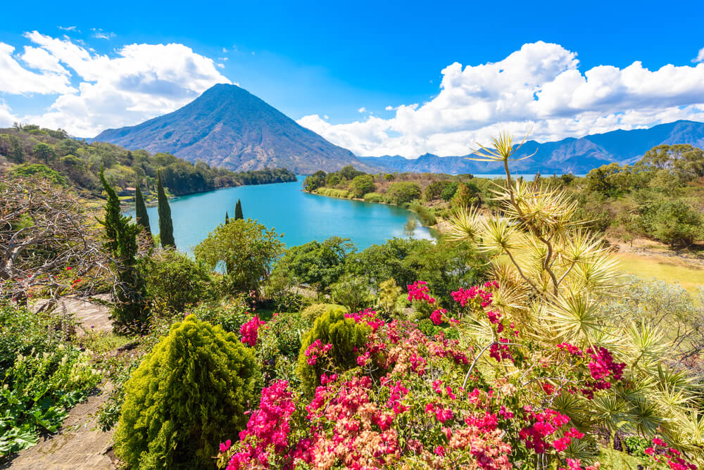 Evaluación del MARN: 95 % de hoteles en Atitlán incumple en vertido de aguas residuales
