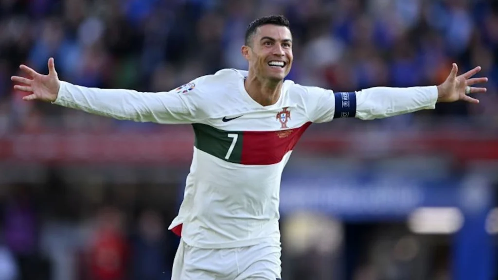 cristiano-ronaldo-euro-200-apps-062023-restricted-e1687358394223