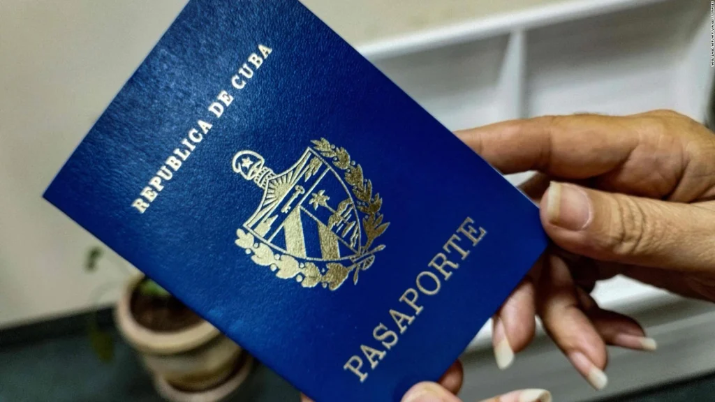 230516183022-cuban-passport-dusa-full-169