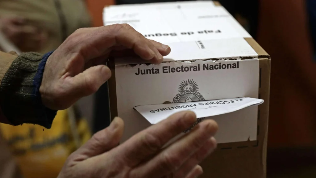 230627211728-argentina-voto-pba-full-169