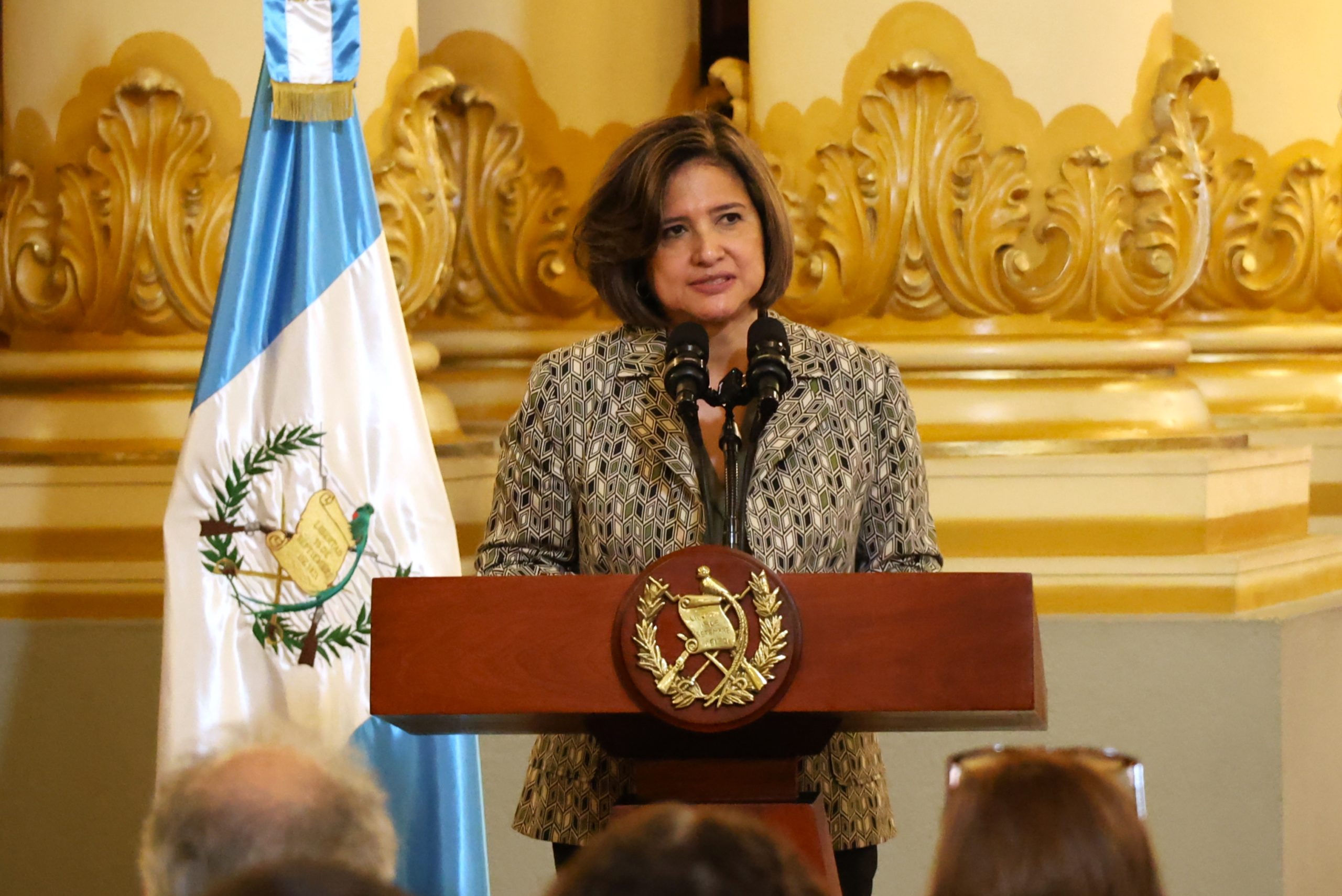 Vicepresidenta Karin Herrera confirma reducción de salario