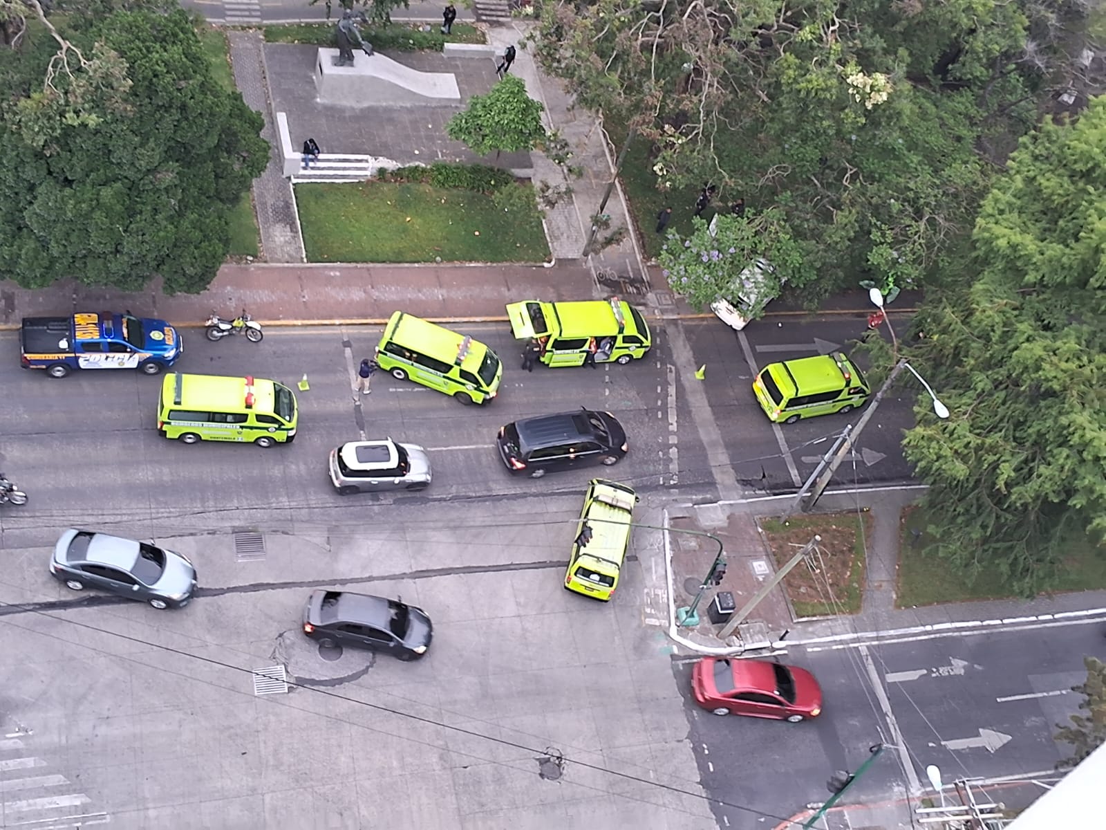 Menor Conduce Taxi “Pirata” y Provoca Accidente en Zona 10