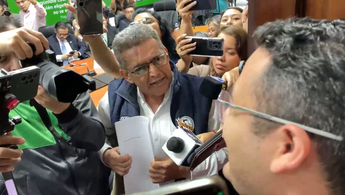 Diputados oficialistas y Joviel Acevedo protagonizan altercado en el Congreso