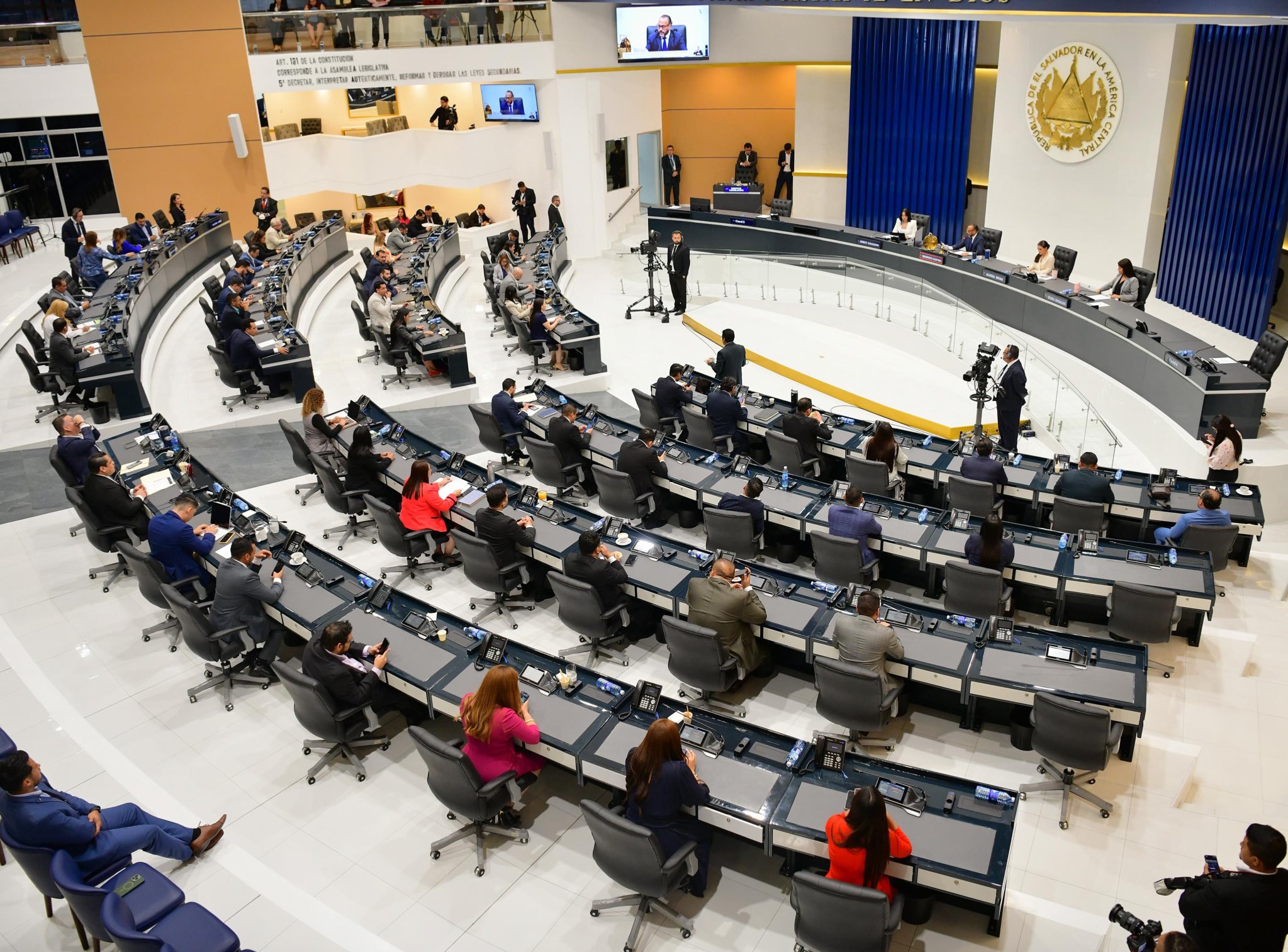 Asamblea Legislativa de El Salvador aprueba reforma constitucional para retiro del Parlacen