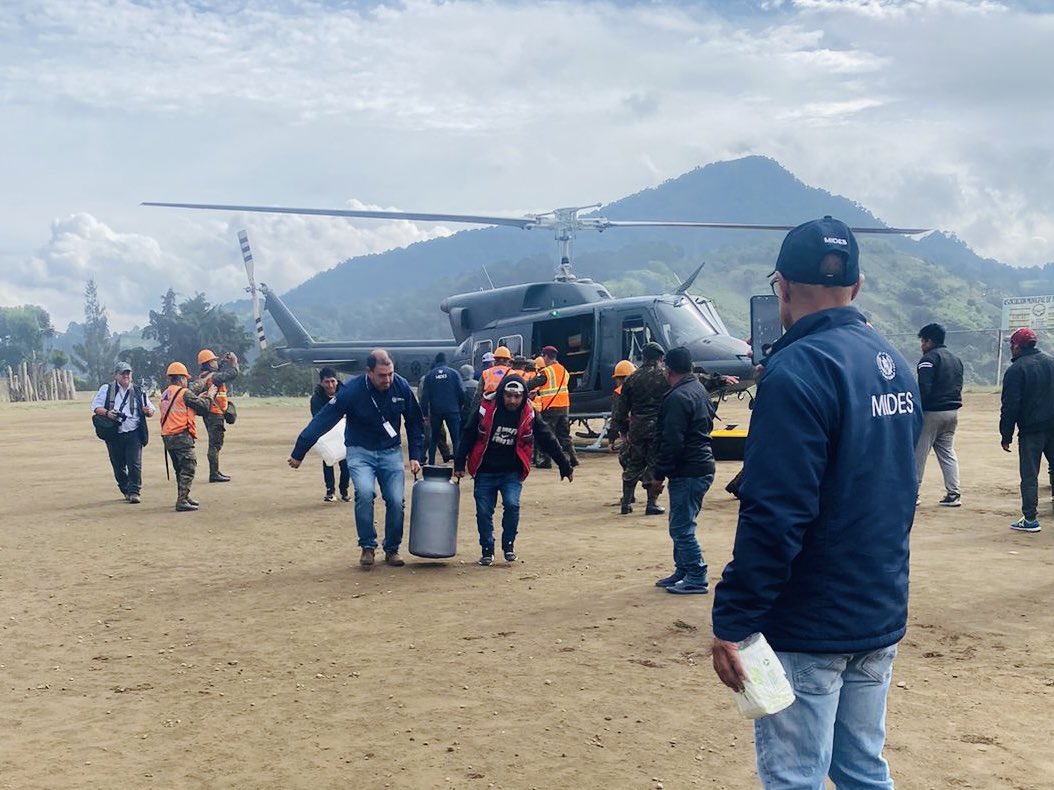Mides programa cinco vuelos diarios con hasta 1,500 raciones de alimentos para Santa María de Jesús