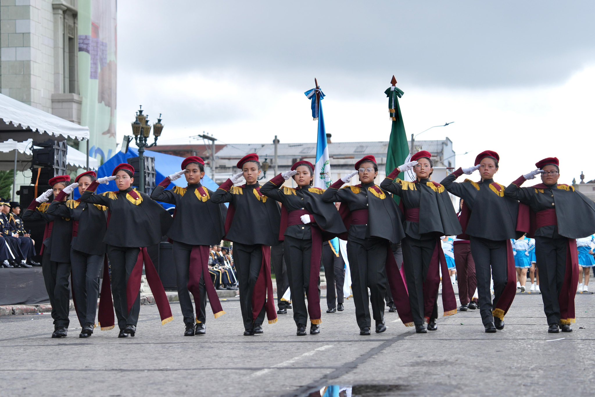 Al menos 6 mil estudiantes y 120 bandas participan en tradicional desfile por Independencia