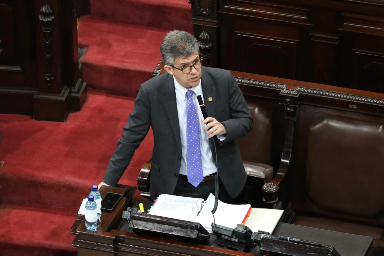 Interpelación al Ministro de Salud suma 8 meses sin avances