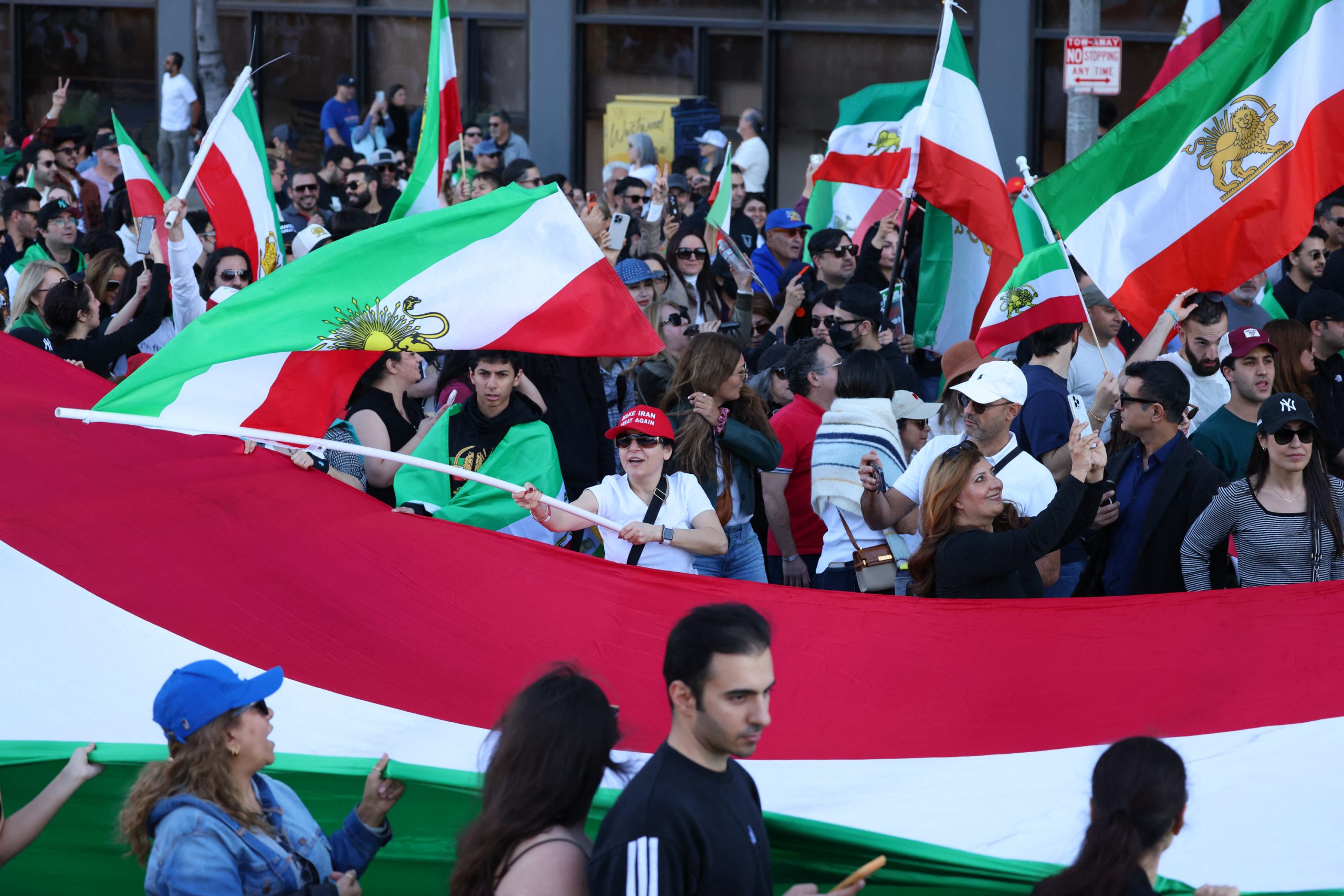 People take part in a Free Iran rally in Los Angeles, California, on January 11, 2026. The Norway-based NGO Iran Human Rights (IHR) said it had confirmed the killing of at least 192 protesters but warned the actual death toll could already amount to several hundreds, or even more. The IHR has an extensive network of sources in the country. The protests, initially sparked by anger over the rising cost of living, have evolved into a movement against the theocratic system in place in Iran since the 1979 revolution. They have already lasted two weeks. (Photo by Jonathan Alcorn / AFP)