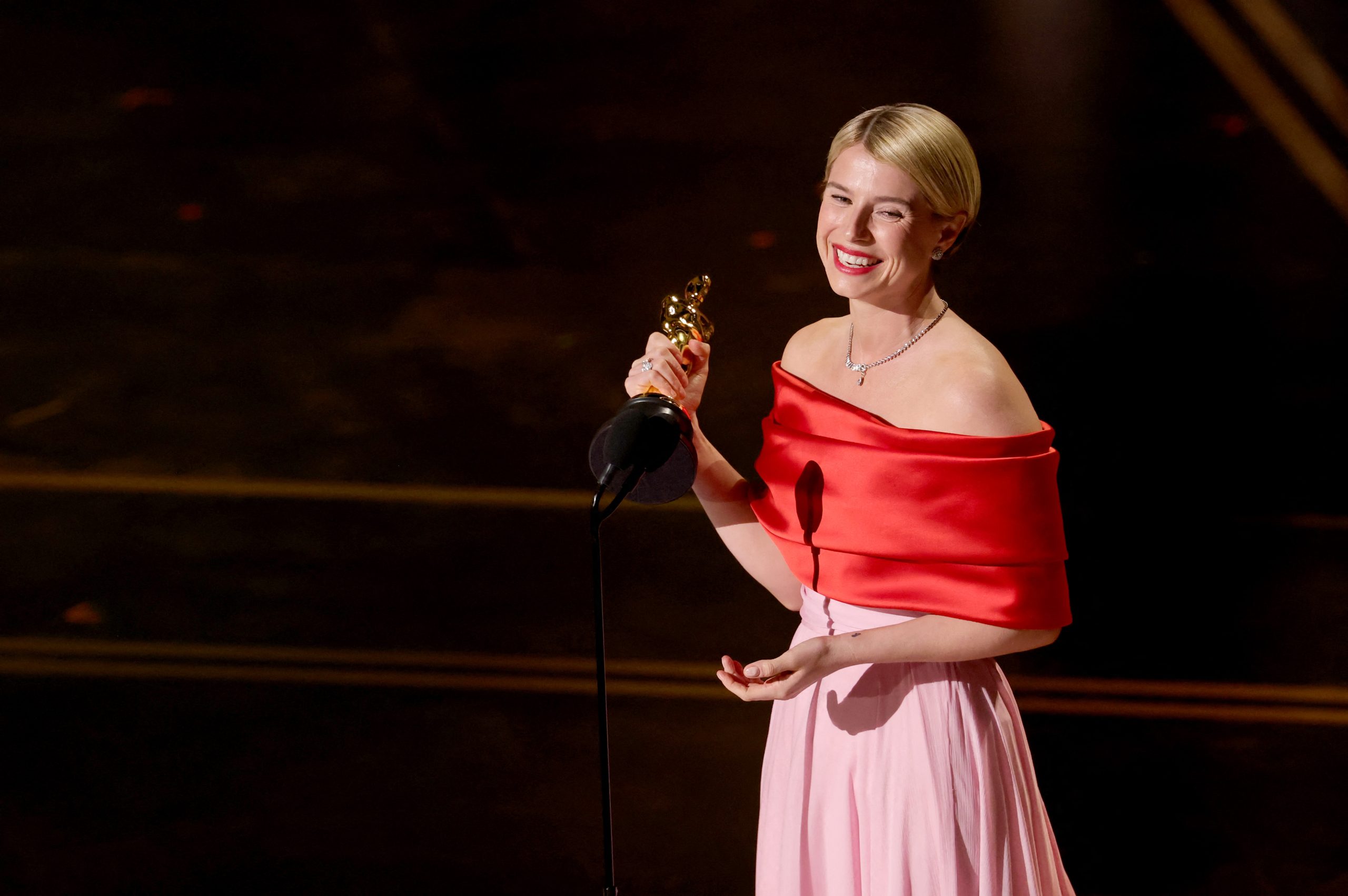 HOLLYWOOD, CALIFORNIA - MARCH 15: Jessie Buckley accepts the Actress in a Leading Role award for "Hamnet" onstage during the 98th Oscars at Dolby Theatre on March 15, 2026 in Hollywood, California.   Kevin Winter/Getty Images/AFP (Photo by KEVIN WINTER / GETTY IMAGES NORTH AMERICA / Getty Images via AFP)