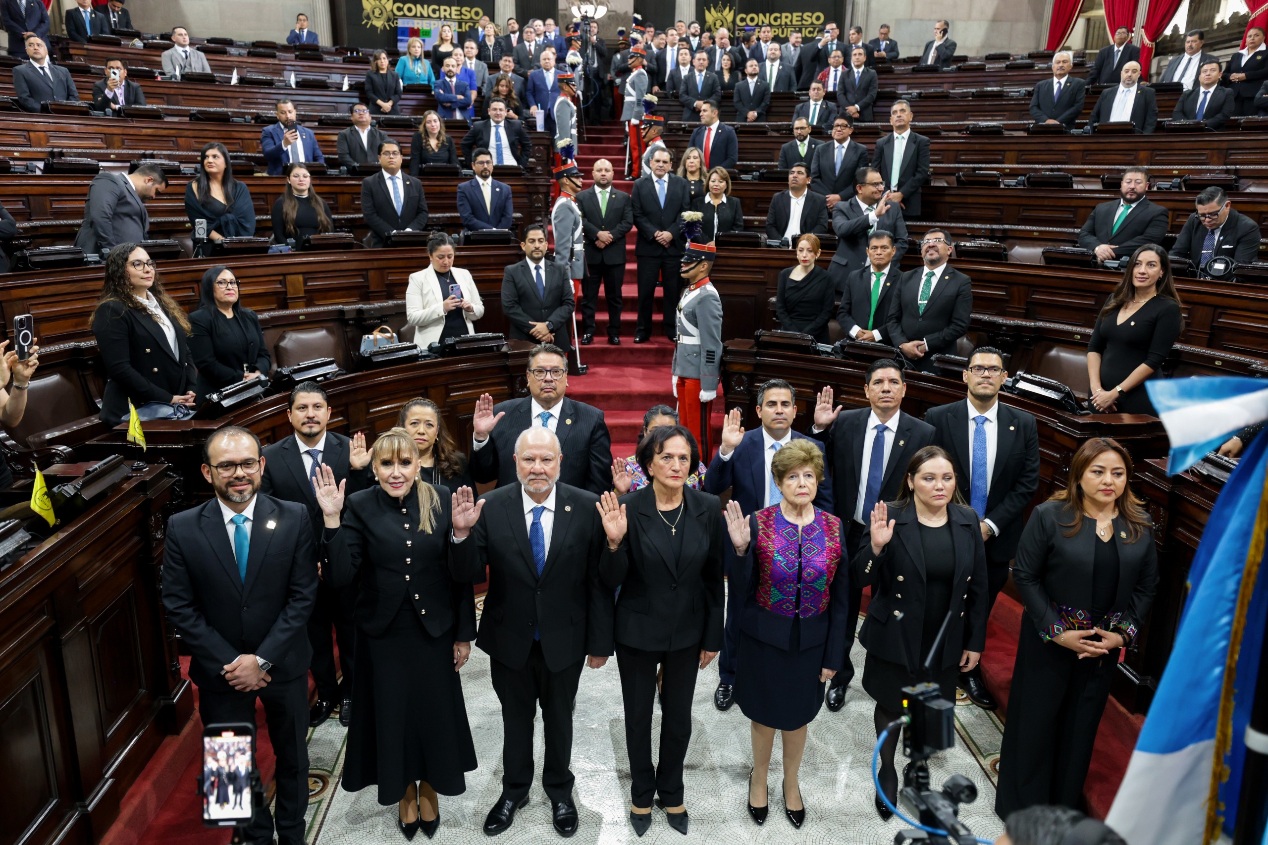 Congreso juramenta a nuevos magistrados de la CC