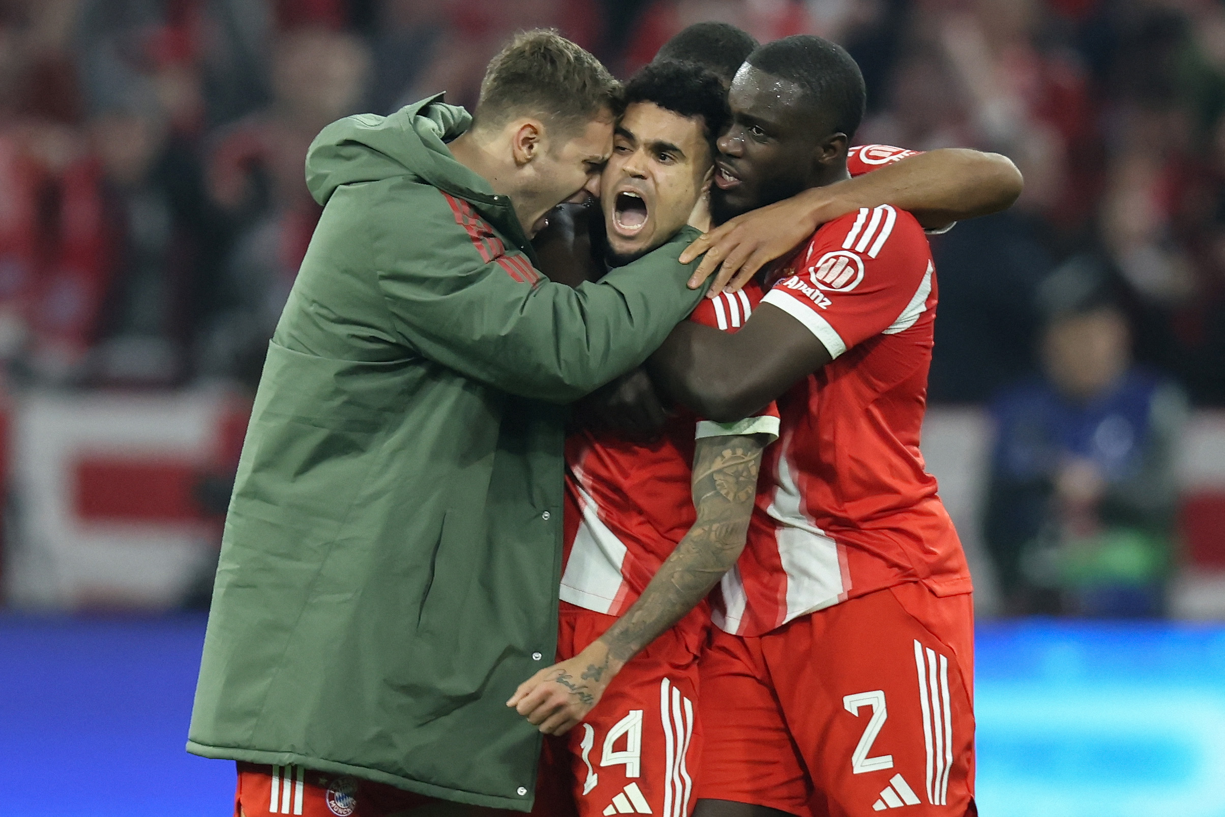 Bayern Munich's Colombian forward #14 Luis Diaz (C) celebrates scoring the 3-3 goal with his teammates during the UEFA Champions League quarter-final second leg football match between FC Bayern Munich and Real Madrid in Munich, southern Germany, on April 15, 2026. (Photo by Alexandra BEIER / AFP)