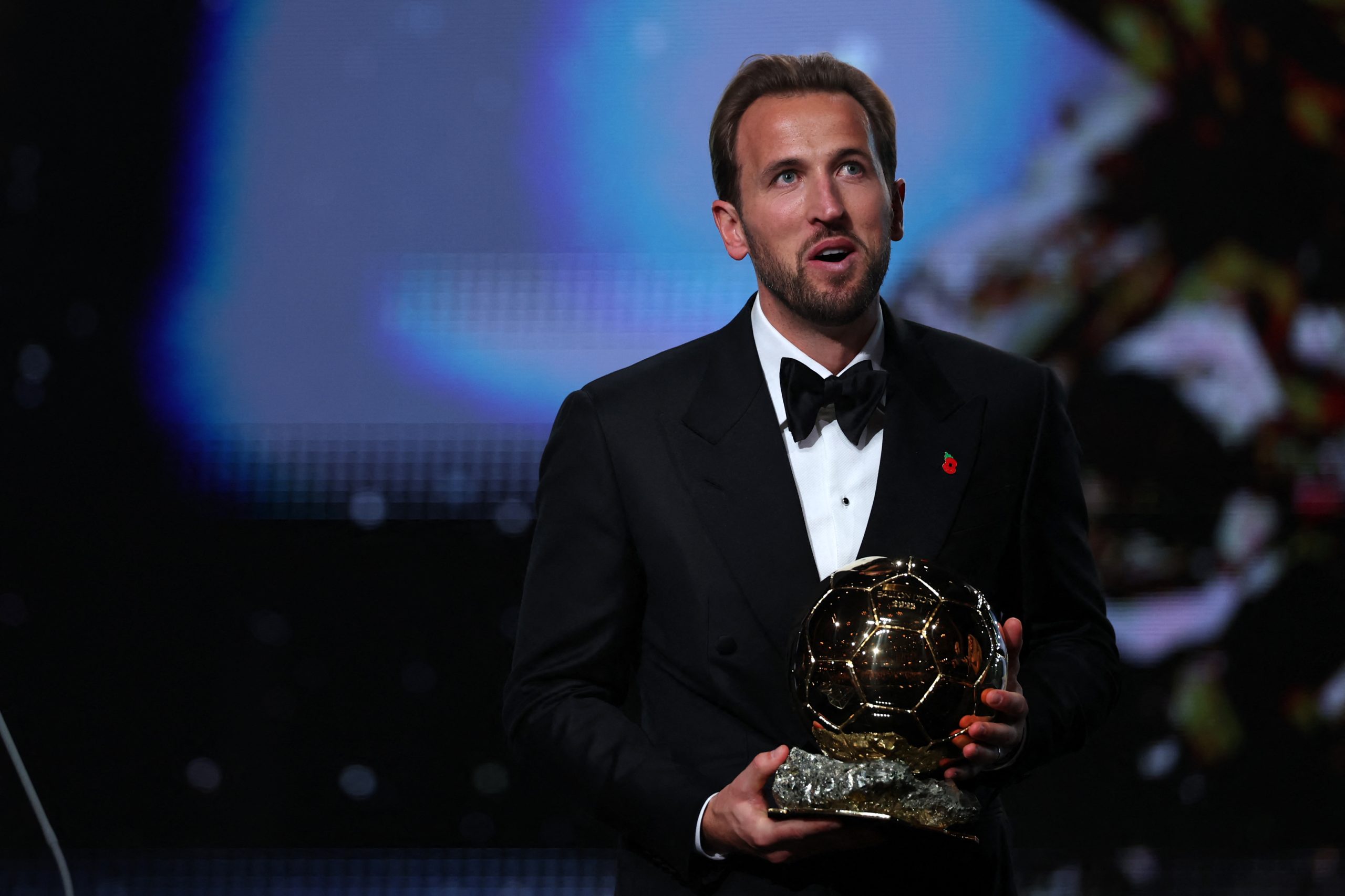 England and Bayern Munich forward Harry Kane reacts after receiving the Ballon d'Or award for the best male footballer during the 2026 Ballon d'Or France Football award ceremony at the Palladium Theatre in London on October 26, 2026. (Photo by FRANCK FIFE / AFP)